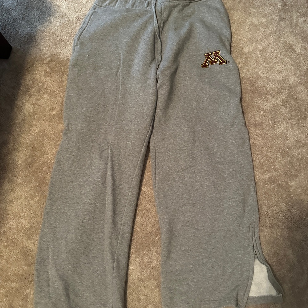 Men’s grey sweatpants.  Zipper bottom.  Minnesota Golden Gopers Size Mens L